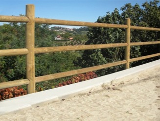 Staccionata in legno di pino Staccionata in legno di pino