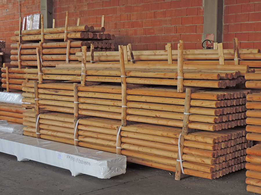 Pali in legno di Castagno tornito Pali in legno di Castagno tornito