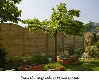 Frangivista in legno con pali quadri Frangivista in legno con pali quadri